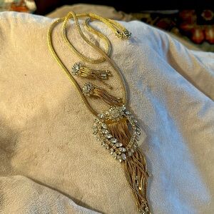 This is a stunning Vintage Necklace and earring set.